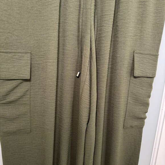 Adrianna Papell Dark Green Utility Pocket Joggers | Size Medium - Picture 9 of 10